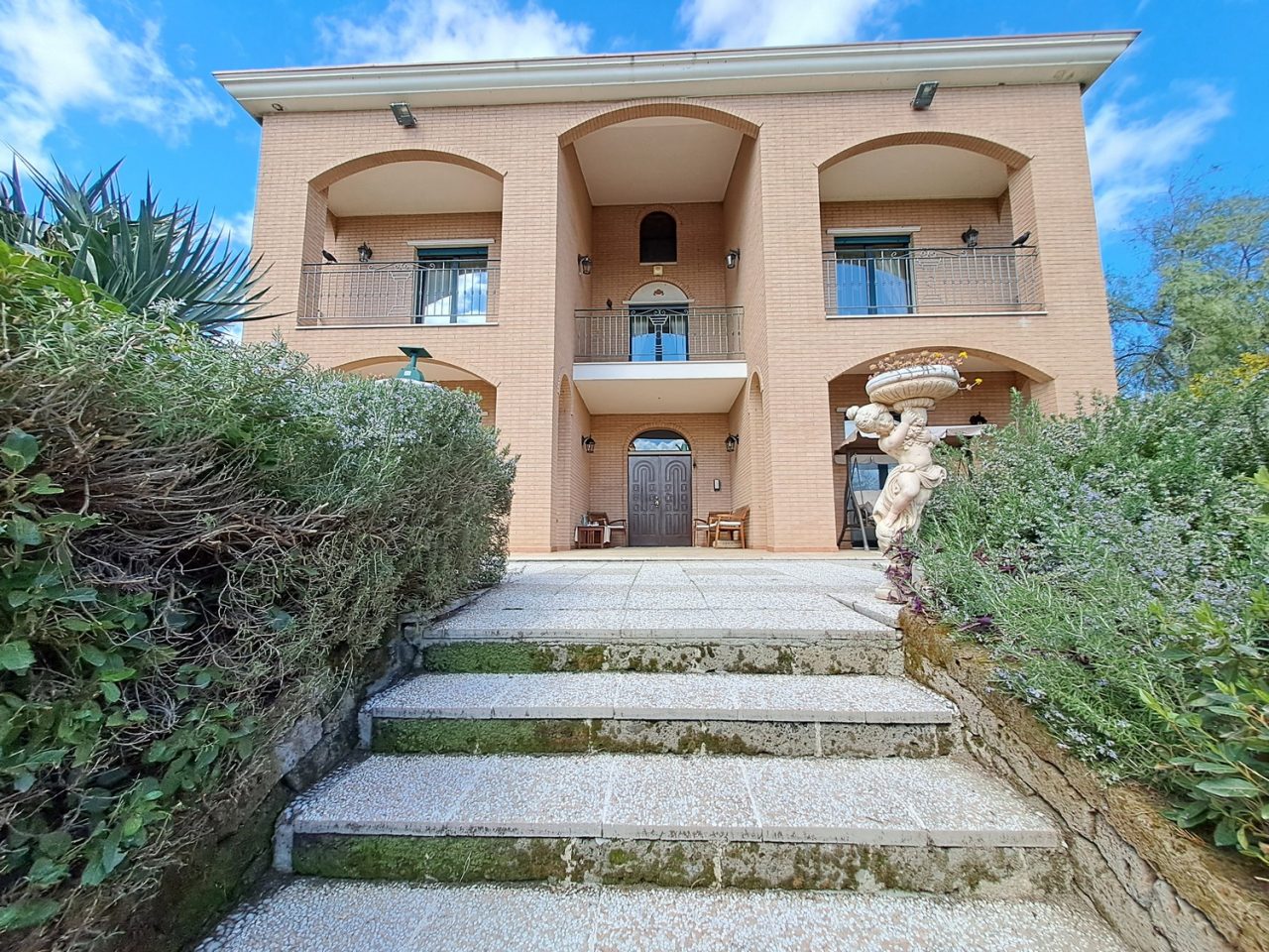 Villa Esclusiva in zona Contrada Marchesa