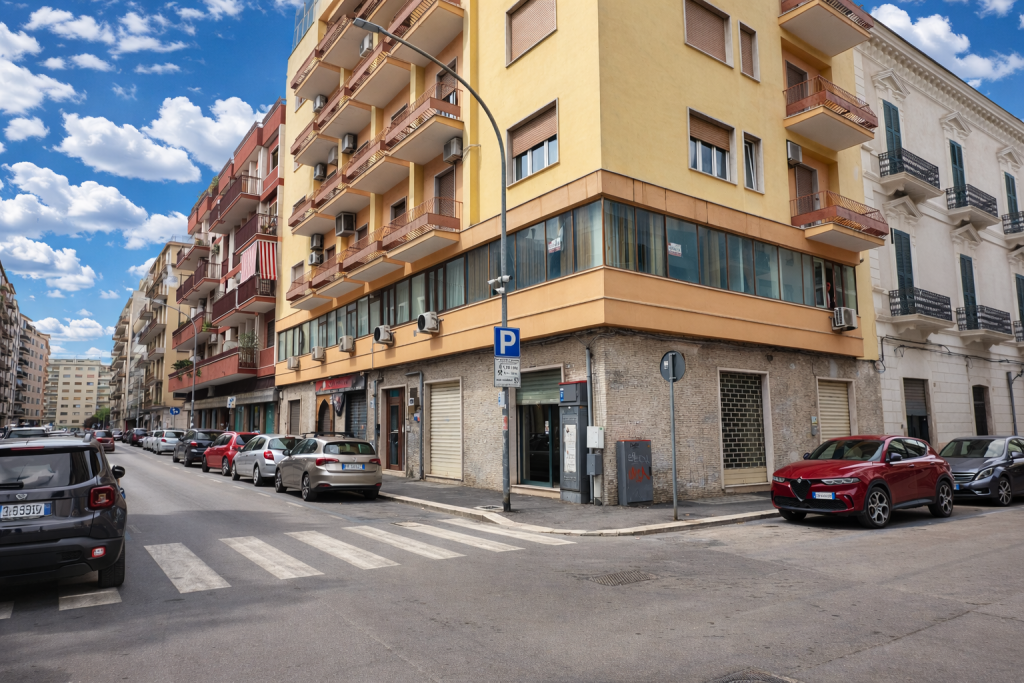Locale commerciale d’angolo in vendita in Via Trento a Foggia