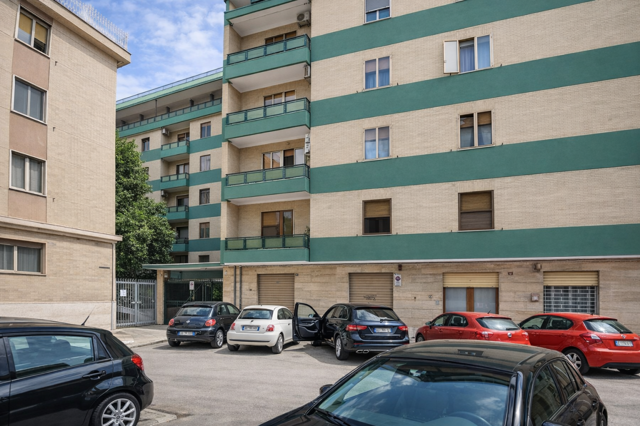 Appartamento con box e cantina in vendita in Via Perugia a Lucera