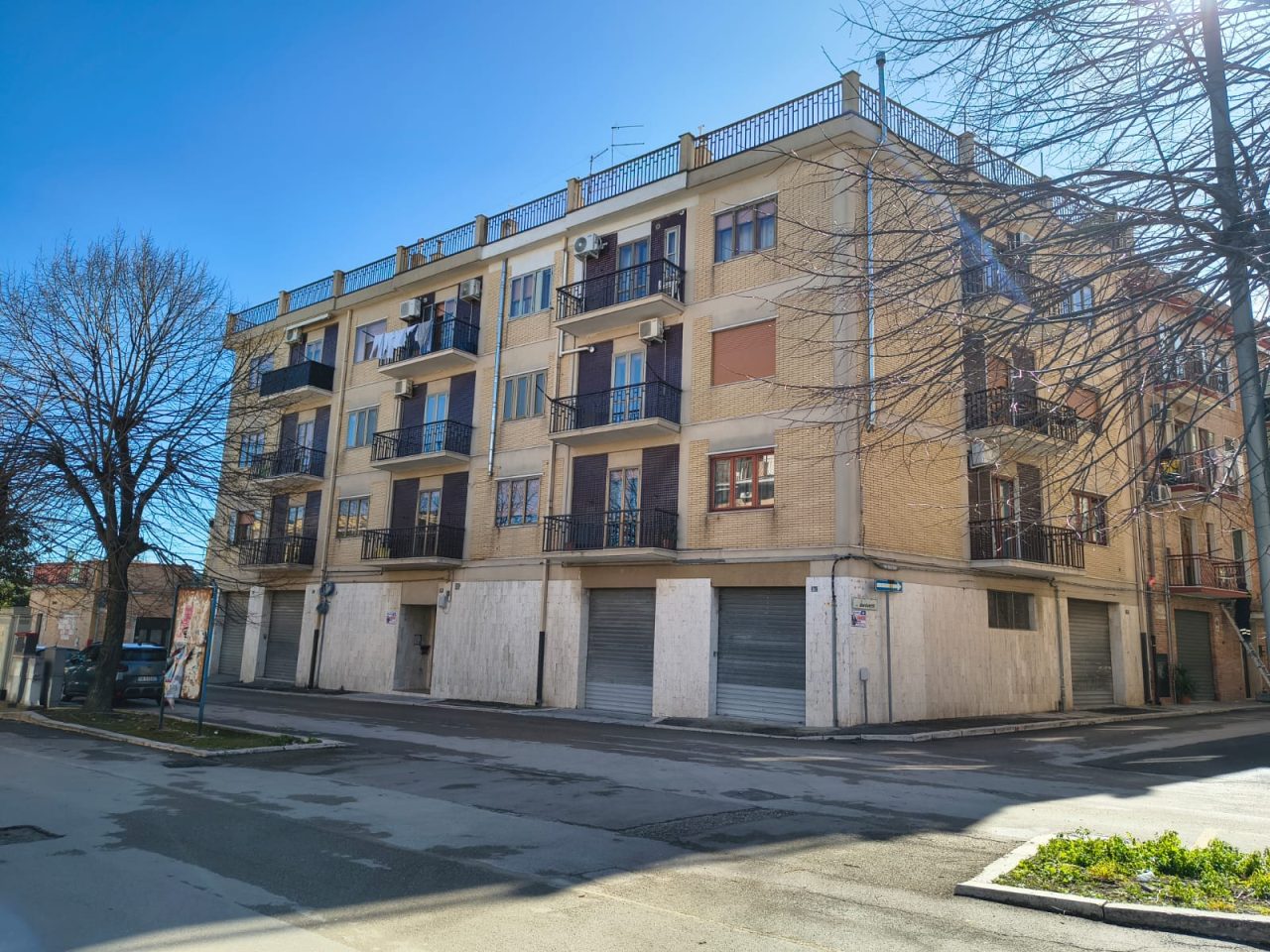 appartamento con ascensore Viale Dante Lucera 105 mq soggiorno cucina