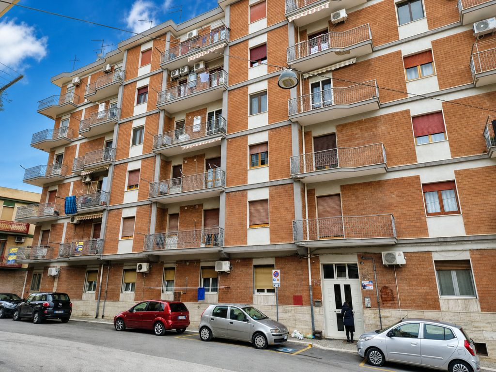 Palazzo con ascensore dove si trova l’appartamento in vendita a Lucera.